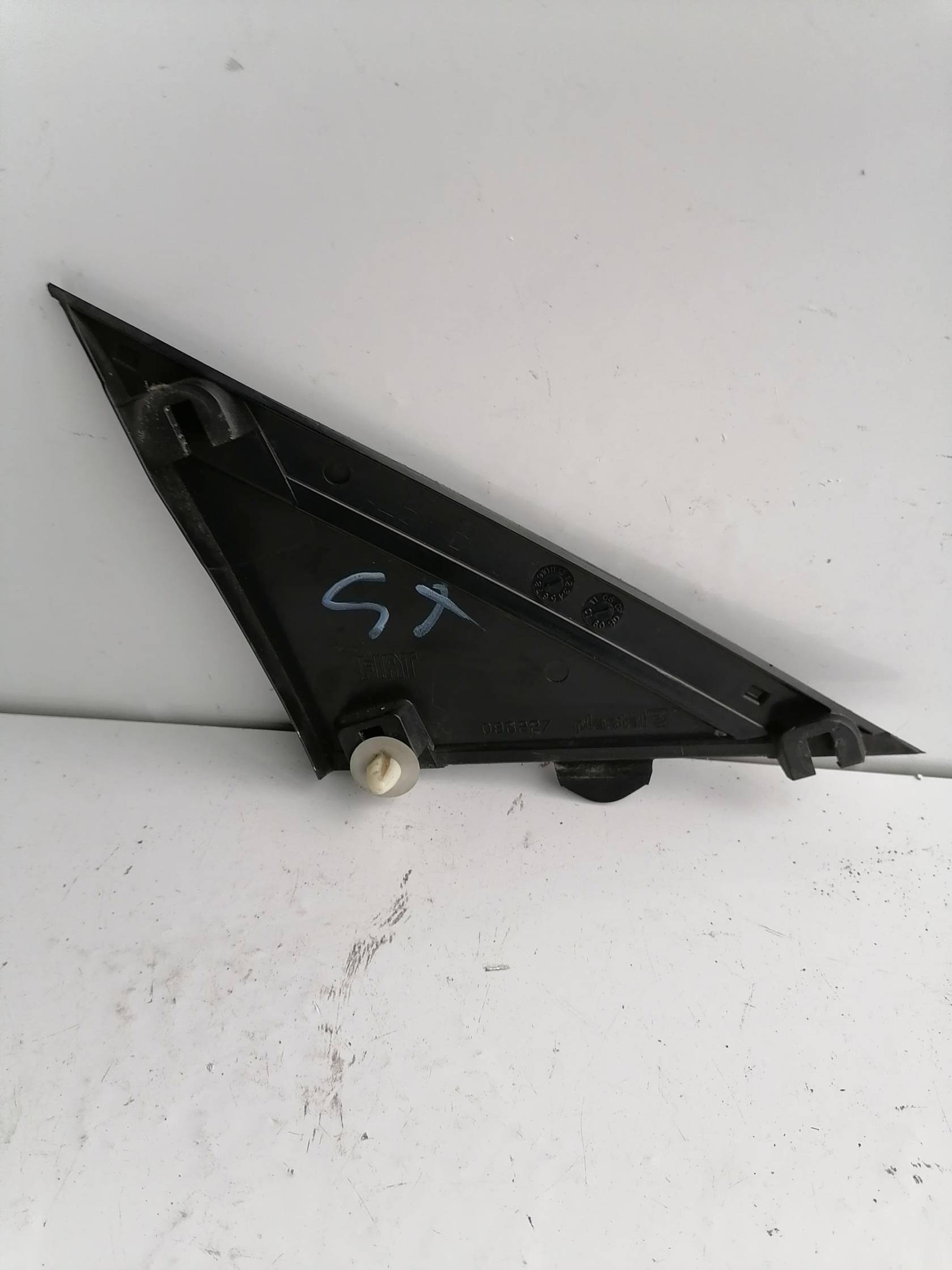 MODANATURA MONTANTE ANTERIORE sx.